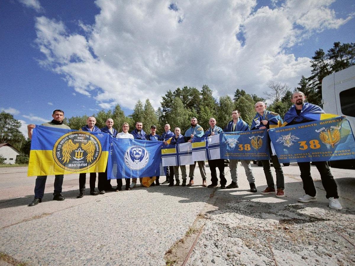 Україна повернула додому 10 військових, які вважалися зниклими безвісти, - Зеленський Україна повернула додому 10 військових, які вважалися зниклими безвісти, - Зеленський