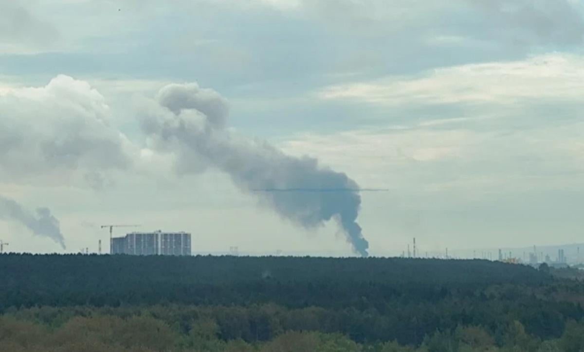 Один з найбільших НПЗ Росії призупинив роботу після української атаки, – Reuters