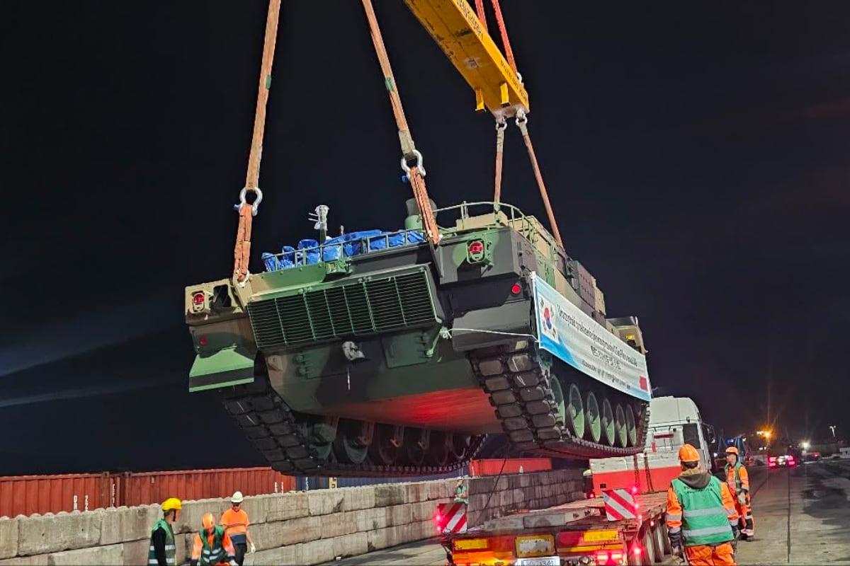 Польща отримала велику партію танків 'Чорна пантера' (фото) Польща отримала велику партію танків 'Чорна пантера' (фото)