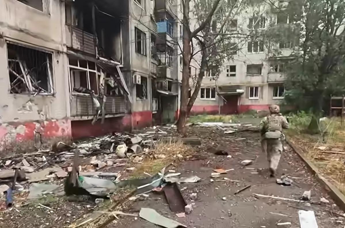 'Шкодую, яке було гарне місто': мешканці Краматорська змушені виїжджати через бойові дії 'Шкодую, яке було гарне місто': мешканці Краматорська змушені виїжджати через бойові дії