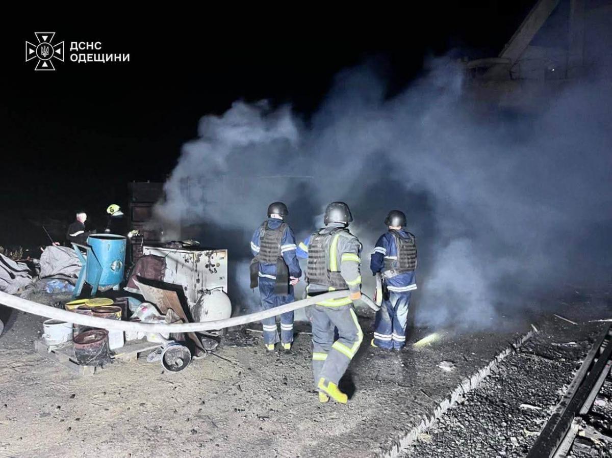 Одеса понад 7 годин перебувала під масованою атакою: у місті руйнування та пожежі Одеса понад 7 годин перебувала під масованою атакою: у місті руйнування та пожежі