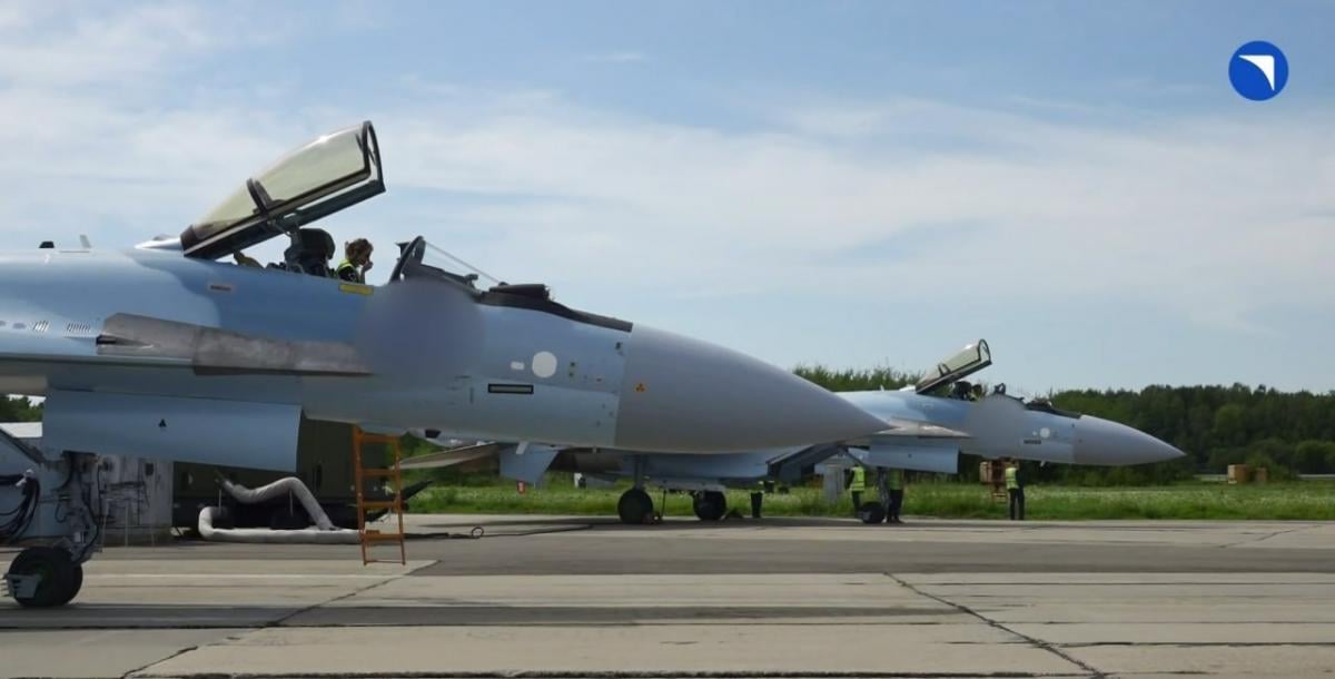 Армія Росії отримала нові винищувачі покоління 4+, здатні нести далекобійні ракети (фото) Армія Росії отримала нові винищувачі покоління 4+, здатні нести далекобійні ракети (фото)
