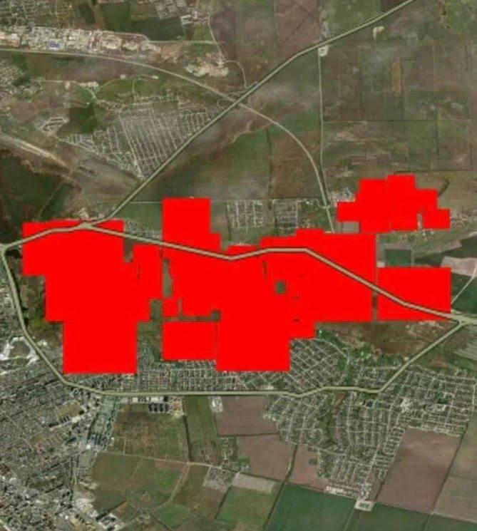 Майже добу вирує пожежа на відомому російському курорті: полум'я видно з космосу