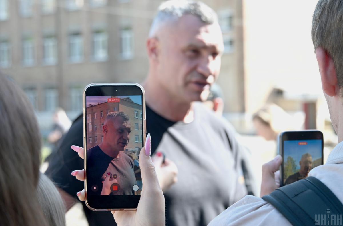 Кличко закликав уряд не обмежувати рух між берегами Києва під час тривог та послабити комендантську годину Кличко закликав уряд не обмежувати рух між берегами Києва під час тривог та послабити комендантську годину