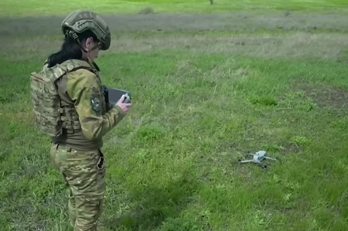 Західні 'яструби' підштовхують Україну до мобілізації жінок, – аналітики Західні 'яструби' підштовхують Україну до мобілізації жінок, – аналітики