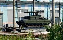 Транспортировали по железной дороге: в РФ "засветили" модернизированный танк Т-80БВМ