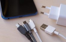 Названы 4 признака, что зарядное устройство для смартфона пора срочно заменить