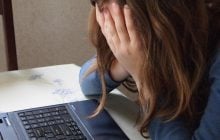 Чому люди постійно відчувають сором: названо 7 проблем з дитинства