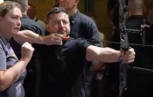 На Прикарпатті Зеленський стріляв з лука і піднімав штангу (відео)