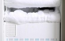 Как быстро избавиться от льда в морозильной камере: простой трюк с фольгой