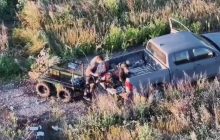 На пикапе - под вражеские дроны: как командир роты сам спас раненых бойцов (видео)