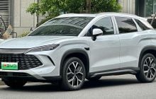 Продажі машин з Китаю обвалилися в два рази: які моделі все ще популярні в Україні