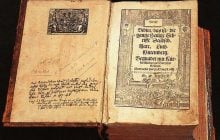 Amazon скупает тысячи старинных книг для обучения ИИ, а затем уничтожает их, – СМИ