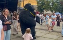 Игры, горилла и вейпы: на семейном фестивале в Черновцах рекламировали электронные сигареты