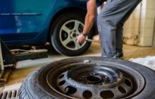 Навіщо на шинах ставлять червоні та жовті крапки: відповідь може здивувати