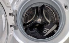 Домашня суміш прибрала цвіль з резинки: тепер з пральної машини приємно пахне