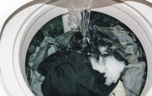Звичайний оцет додають під час прання: навіщо це роблять