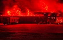 Росіяни атакували склади "Нової пошти" та виробництво на Київщині: загинула людина (фото)