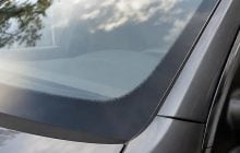 Чорні крапки на лобовому склі є майже в кожному авто: навіщо вони потрібні