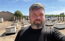 Лауреат престижних нагород, український вчений Олександр Ольшанський змінив підхід до вирощування бджолиних маток в Америці