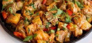 Як дуже смачно тушкувати картоплю: 4 рецепти - з м’ясом, печінкою, капустою та без
