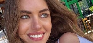 "Мои самые длительные отношения": экс-жена Комарова показалась в объятиях мужчины (фото)