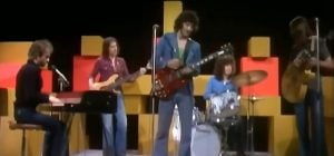 Песня 1974 года так и не стала хитом №1, но спустя десятилетия снова взорвала чарты