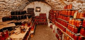 Бросаю один предмет в погреб на сутки: убирает плесень, сырость и грызунов