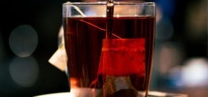 Навіщо вішати чайний пакетик на дверну ручку: несподіваний лайфхак