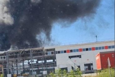 Росіяни вдарили по поштовому терміналу під Харковом: є загиблий