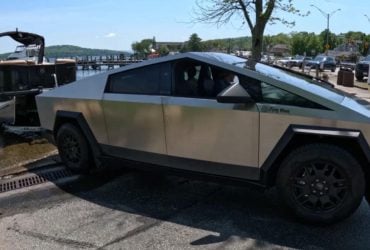 Мужчина присоединил прицеп к Tesla Cybertruck и пришёл к ужасающему выводу