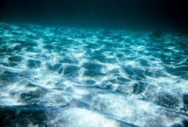 Таємничі блискавки спалахують під водою: вчені досі не знають, що це