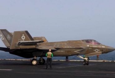 Новітні американські винищувачі F-35C вже виглядають абсолютно іржавими (відео)