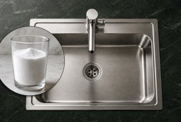Раковина знову забилася і смердить, вода не стікає: засипаю це у злив – проблема вирішена
