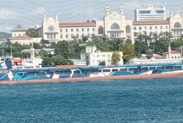 Росія почала наносити на судна безглуздий деформуючий камуфляж (фото)