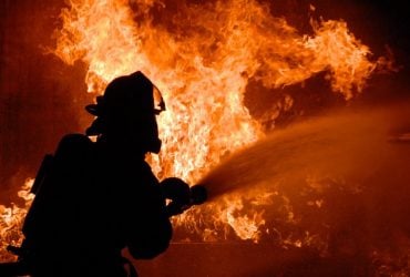У Хорватії вітер здув лісову пожежу на курортне місто: десятки людей постраждали