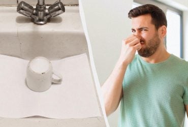 Опытные хозяйки всегда делают это перед отъездом: зачем класть лист бумаги в умывальник