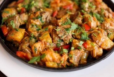 Як дуже смачно тушкувати картоплю: 4 рецепти - з м’ясом, печінкою, капустою та без