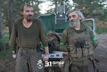 Нікого не пускати: двоє піхотинців 5 місяців тримали оборону за 30 метрів від окупантів