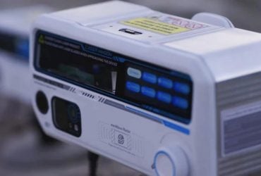 В Китае создали устройство, которое охотится на комаров с помощью лазера: сколько оно стоит