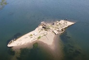 В Сербии засуха вернула на поверхность легендарный корабль (фото)