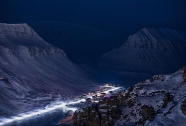 Самый северный город мира: как живут люди среди полярной ночи и белых медведей