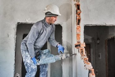 Чи можете ви знести стіну в домі: який штраф за перепланування без дозволу