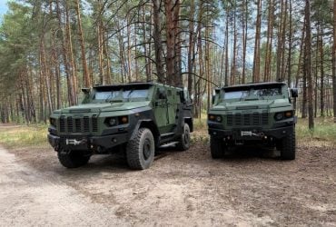 Военным передали одни из самых мощных украинских бронеавтомобилей (фото)