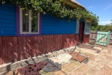 Родина купила хату в глухому селі за 40 тисяч: як змінилось обійстя за 2 роки (фото)