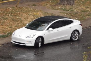 Tesla відкликає 3 мільйони автомобілів через дверні ручки-вбивці