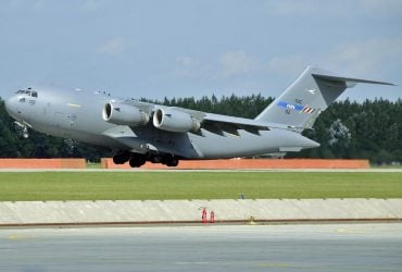 До Москви несподівано прилетів військовий транспортний літак із США