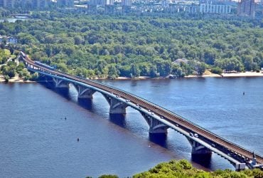В Киеве частично перекроют мост Метро: когда изменят схему движения транспорта
