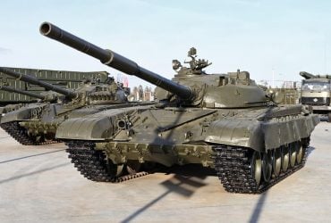 Россияне решили защищать свои Т-72, Т-80 и другие танки от дронов с помощью гранат