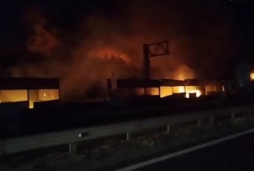 В Бучанском районе горят складские помещения: пожар сопровождается взрывами